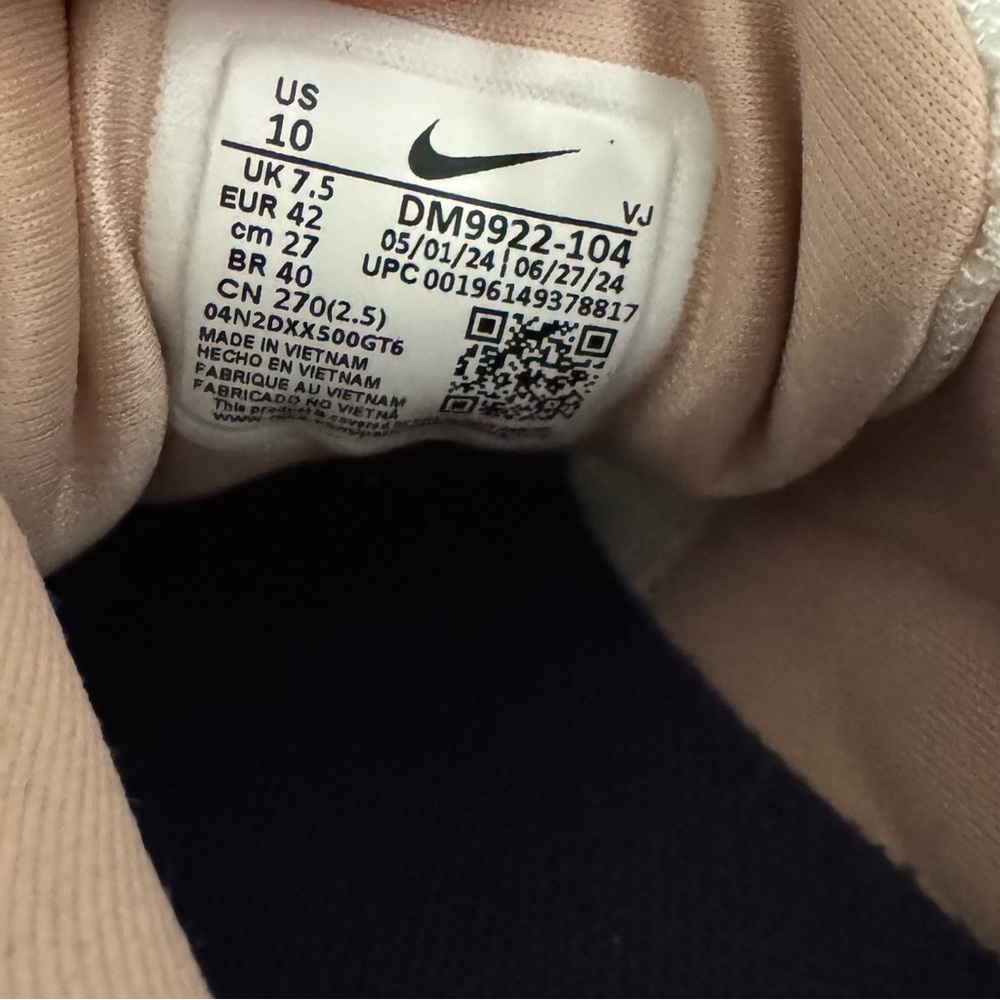 NWOB Nike (WMNS) Air Max 90 Futura 'Barely Rose'. Size 10. MSRP $186 - Picture 14 of 17